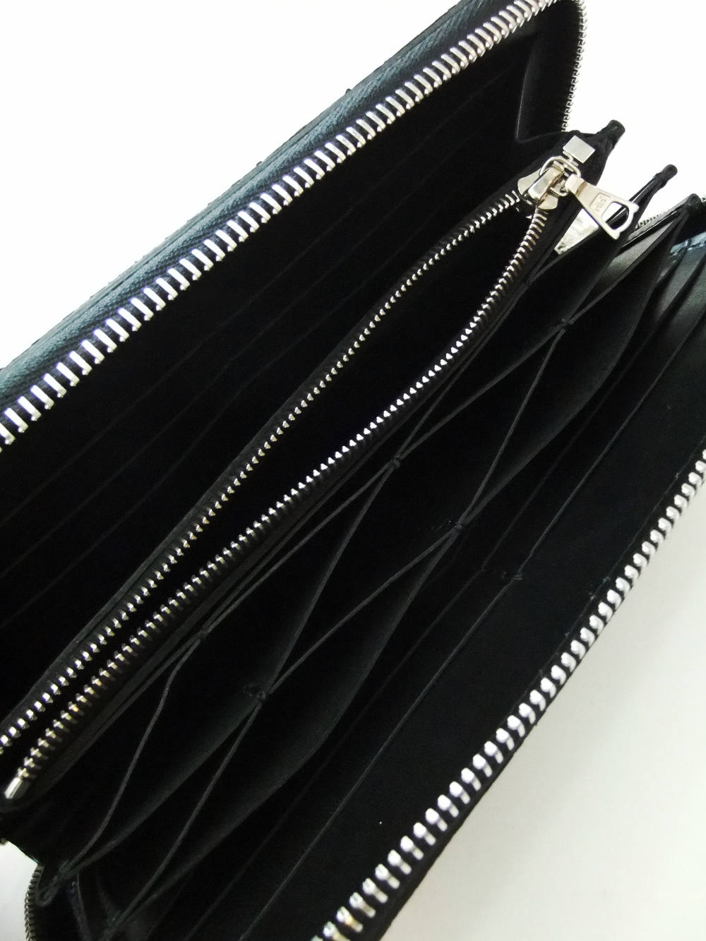 ISAMU KATAYAMA BACKLASH ブラック パイソン長財布 ISAMU KATAYAMA BACKLASH - パイソン オイルバック 長財布