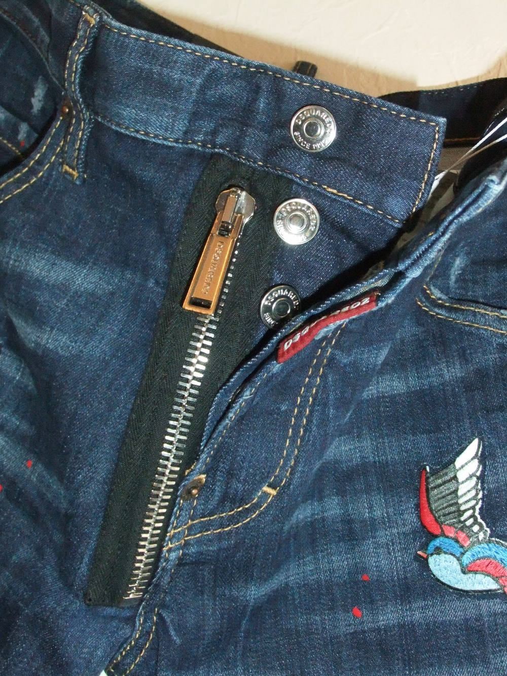 Dsquared2 - SKATER JEAN 鳥刺繍 DARK TATTO BIRDS WASH フロント