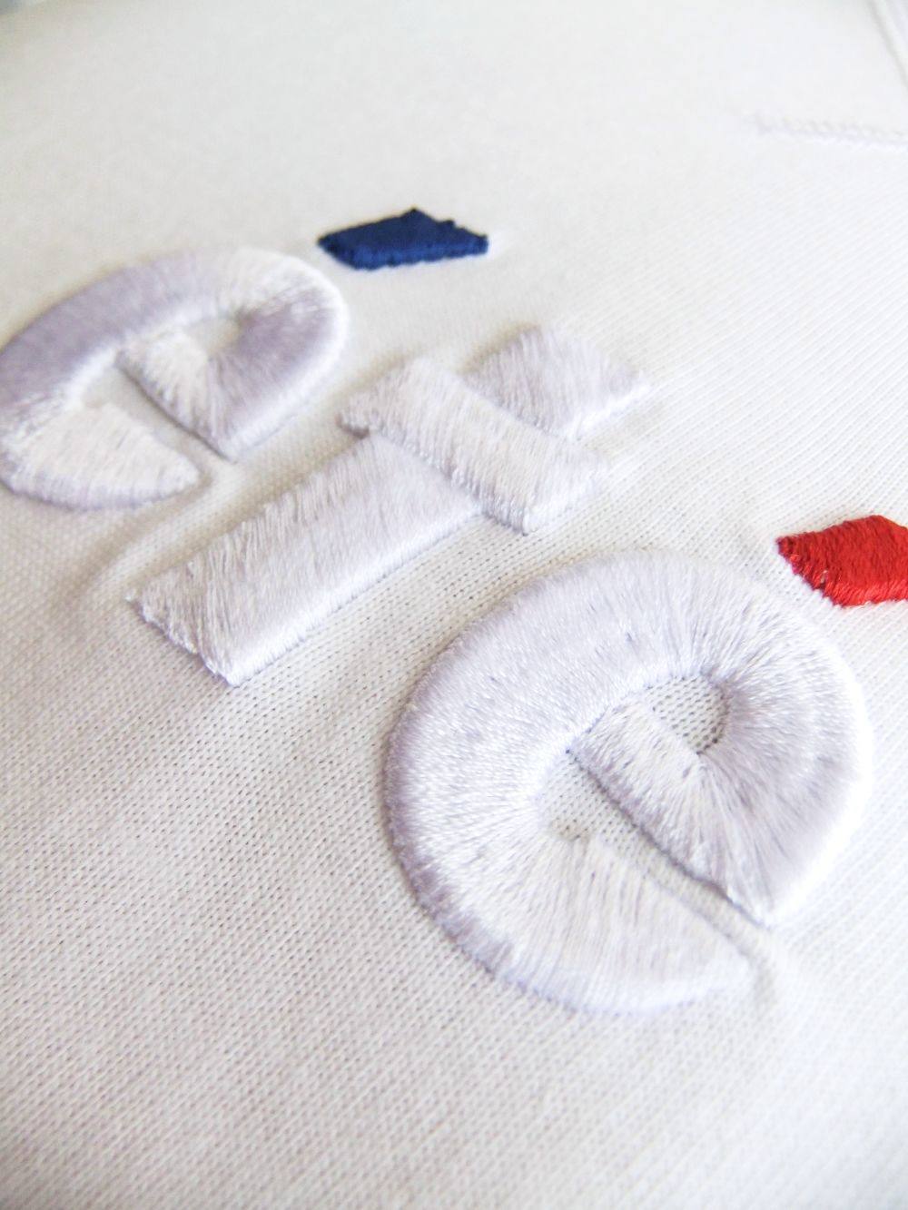MONCLER ▪︎ホワイト刺繍ロゴ Tシャツ MONCLER ロゴ刺繍 ホワイトTシャツ