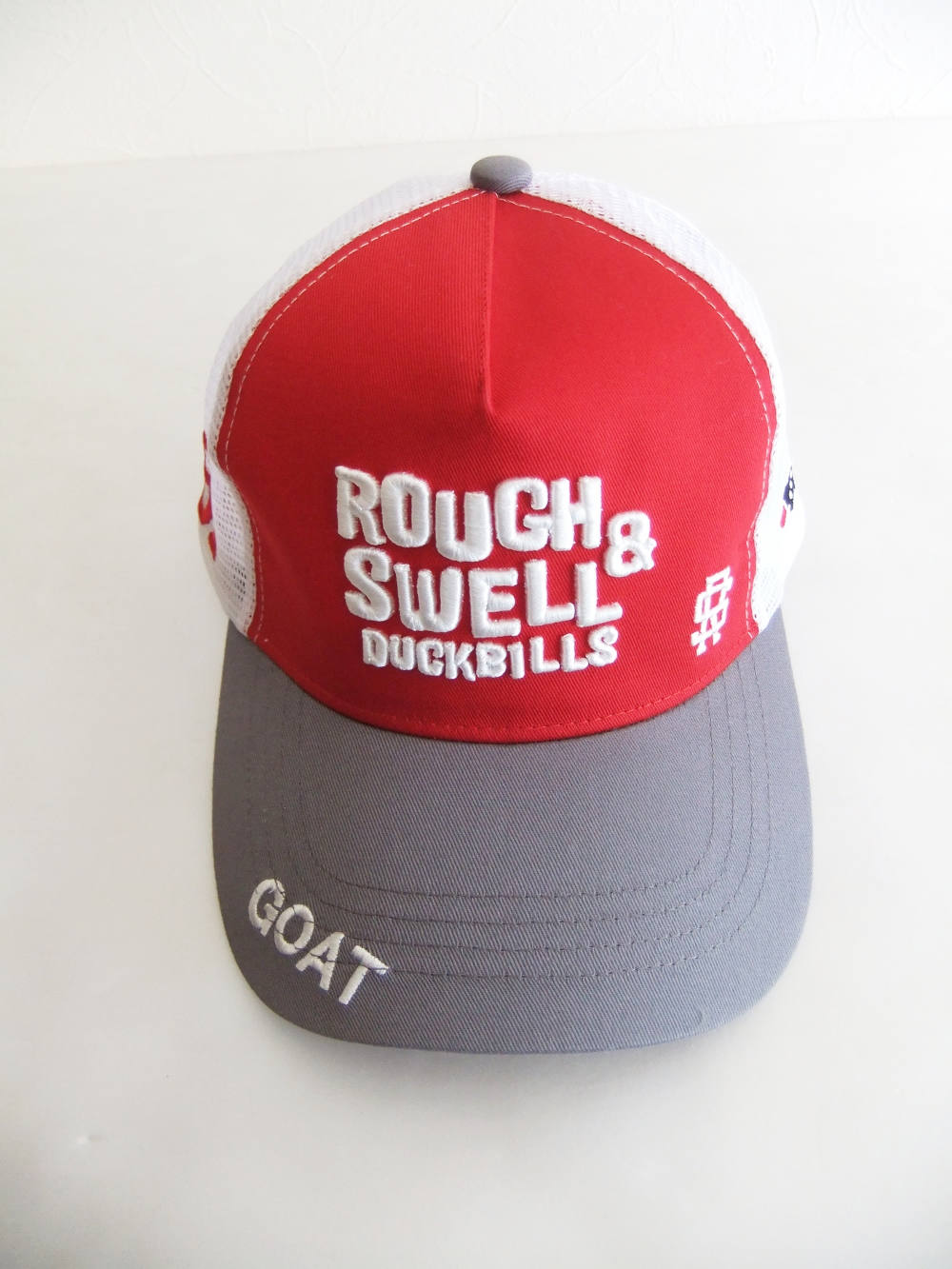 rough & swell - TRUCKER CAP ( レッド × グレー ) ロゴ入り